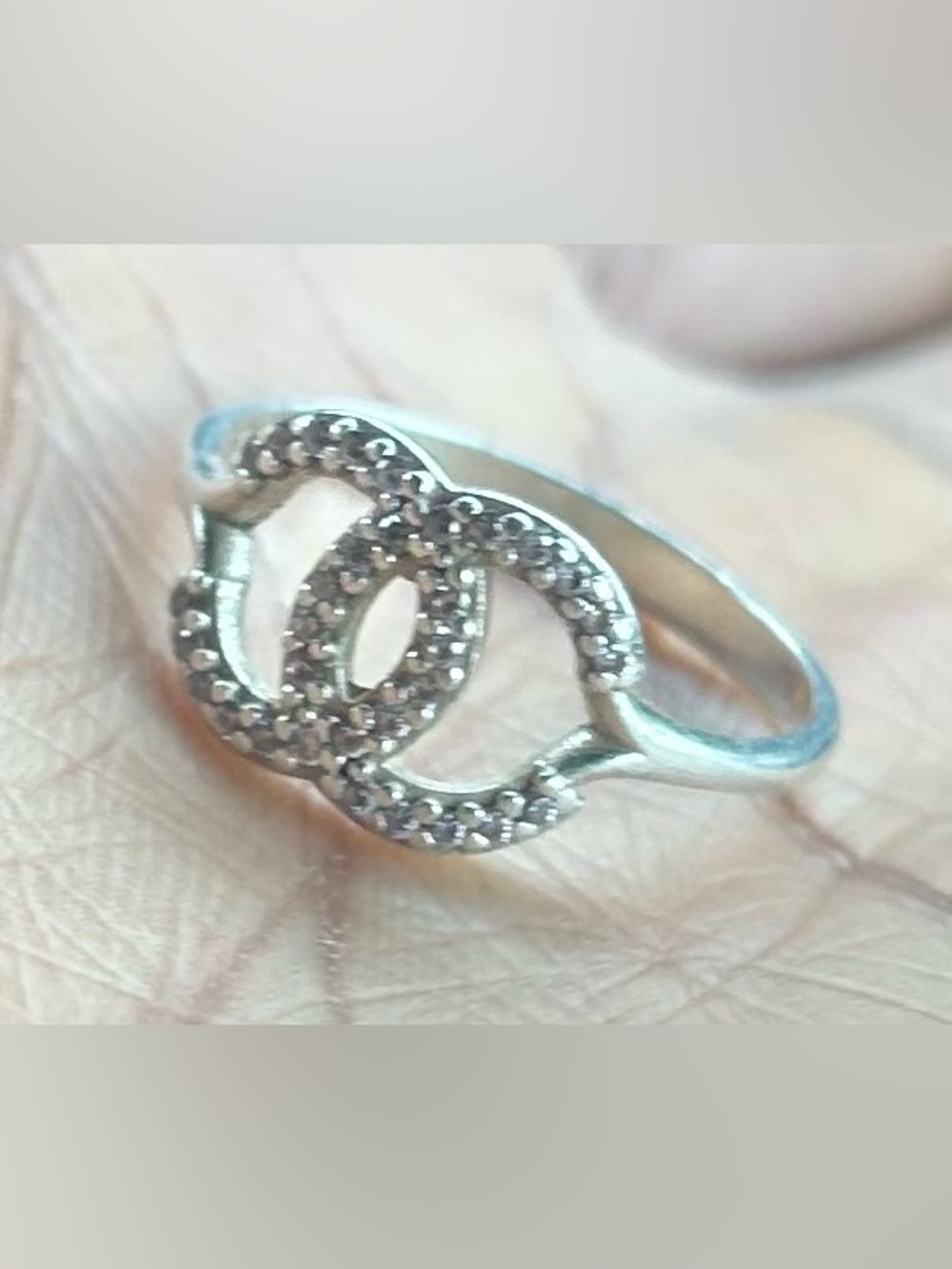 Sparkling Interlinked Circle Ring in Silver Tone